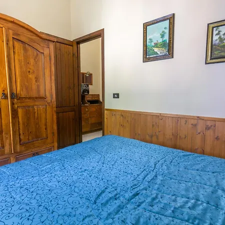 Lilla - A Villa Solanas (Cagliari)