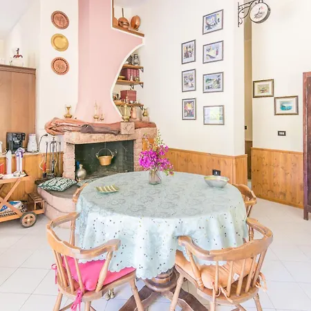 Lilla - A Villa Solanas (Cagliari)